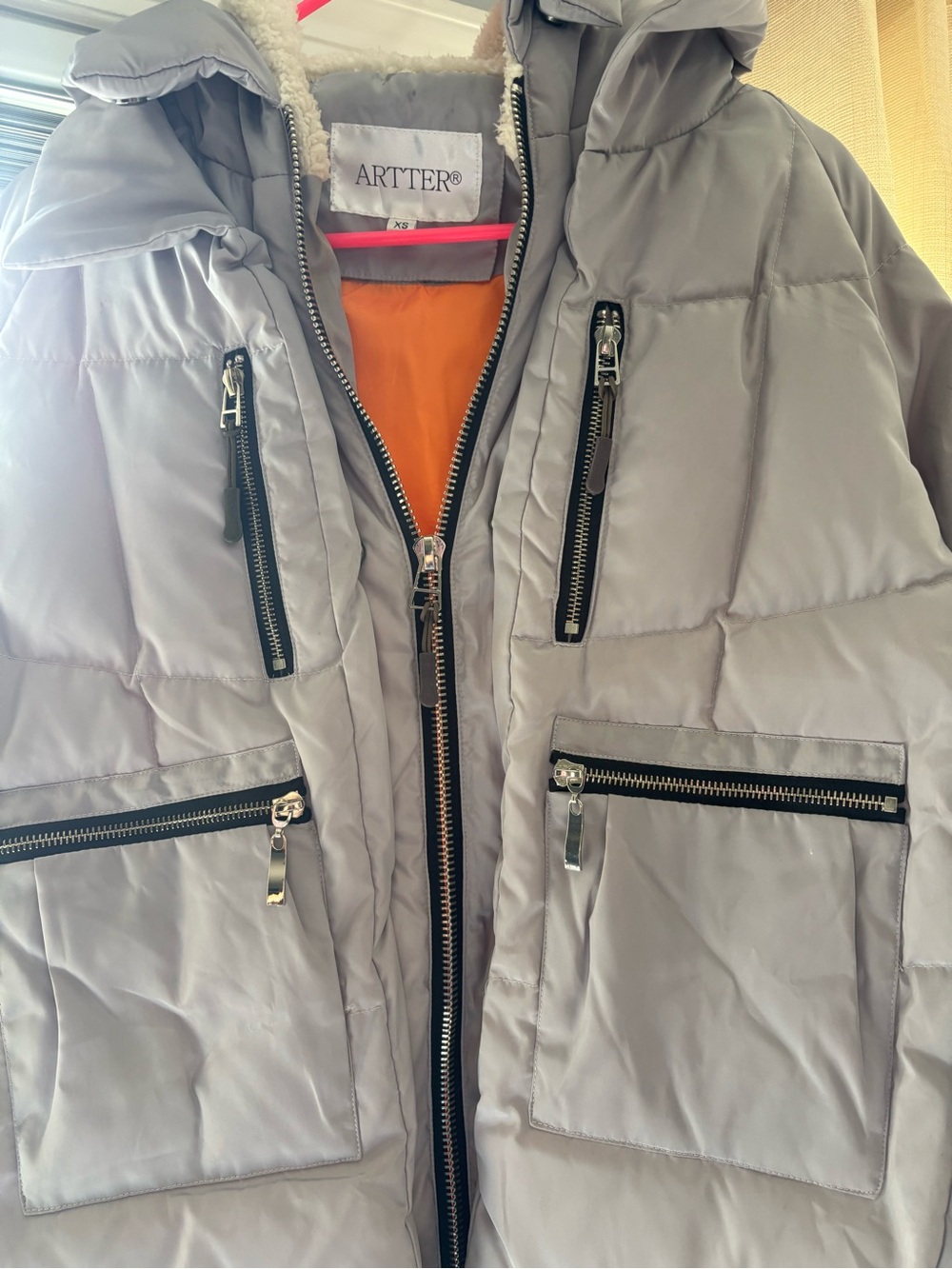 Hooded Puffer Jacket in Light Gray